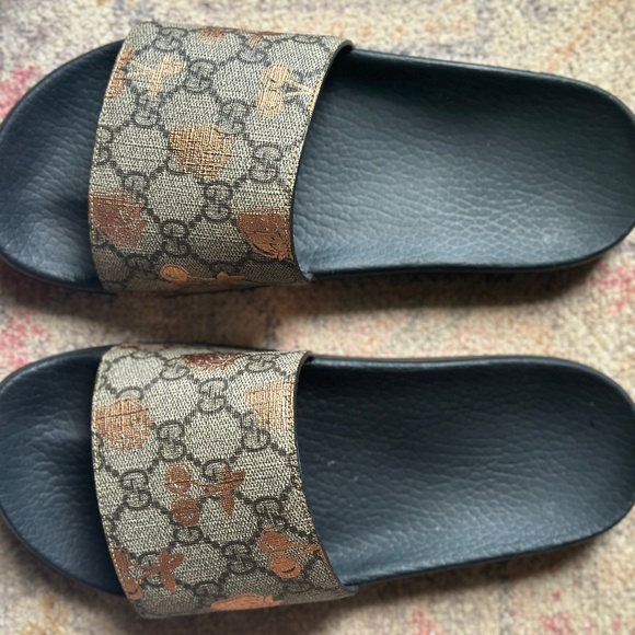 Gucci Berry print logo slides - Picture 1 of 6